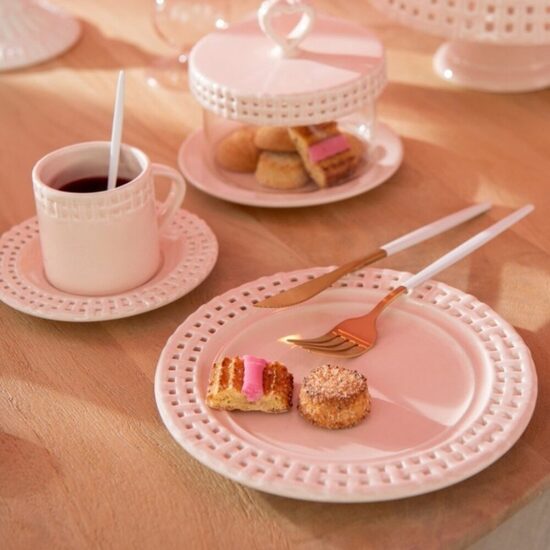 Trauki, glāzes un galda piederumi